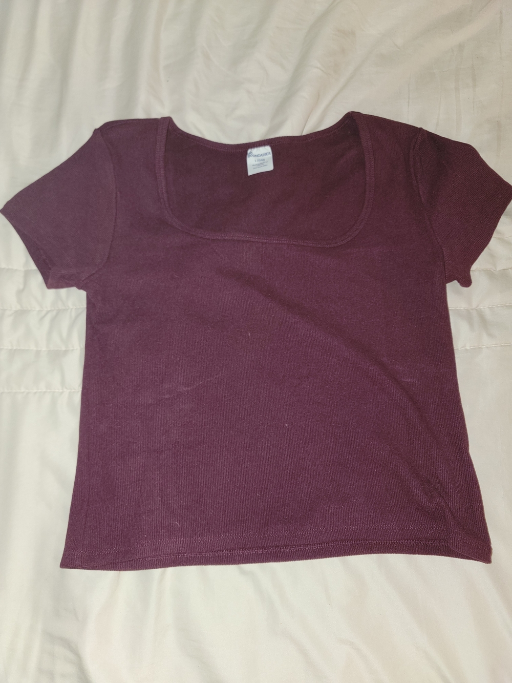No Boundaries Women's Scoop Neck Short Sleeve Top - Maroon